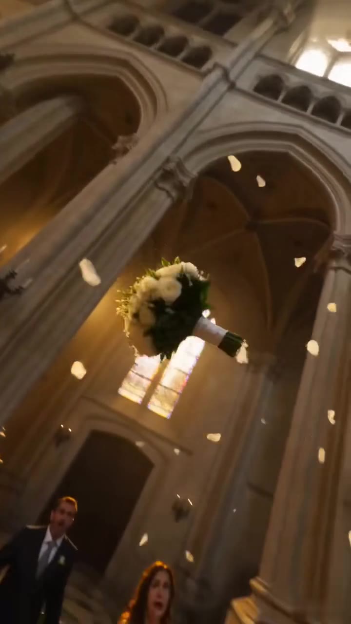 La bofetada en el altar que reveló el secreto más oscuro de mi hermana