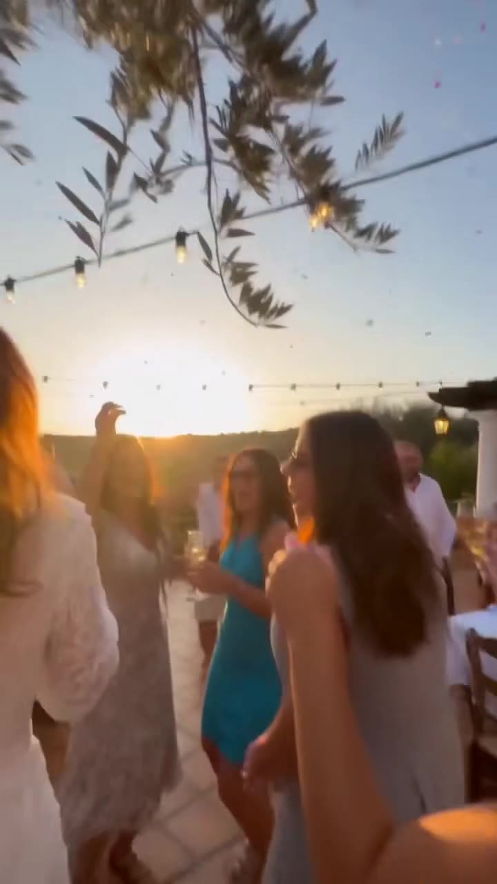 La humillación de mi suegra en mi boda reveló el oscuro secreto de mi esposo