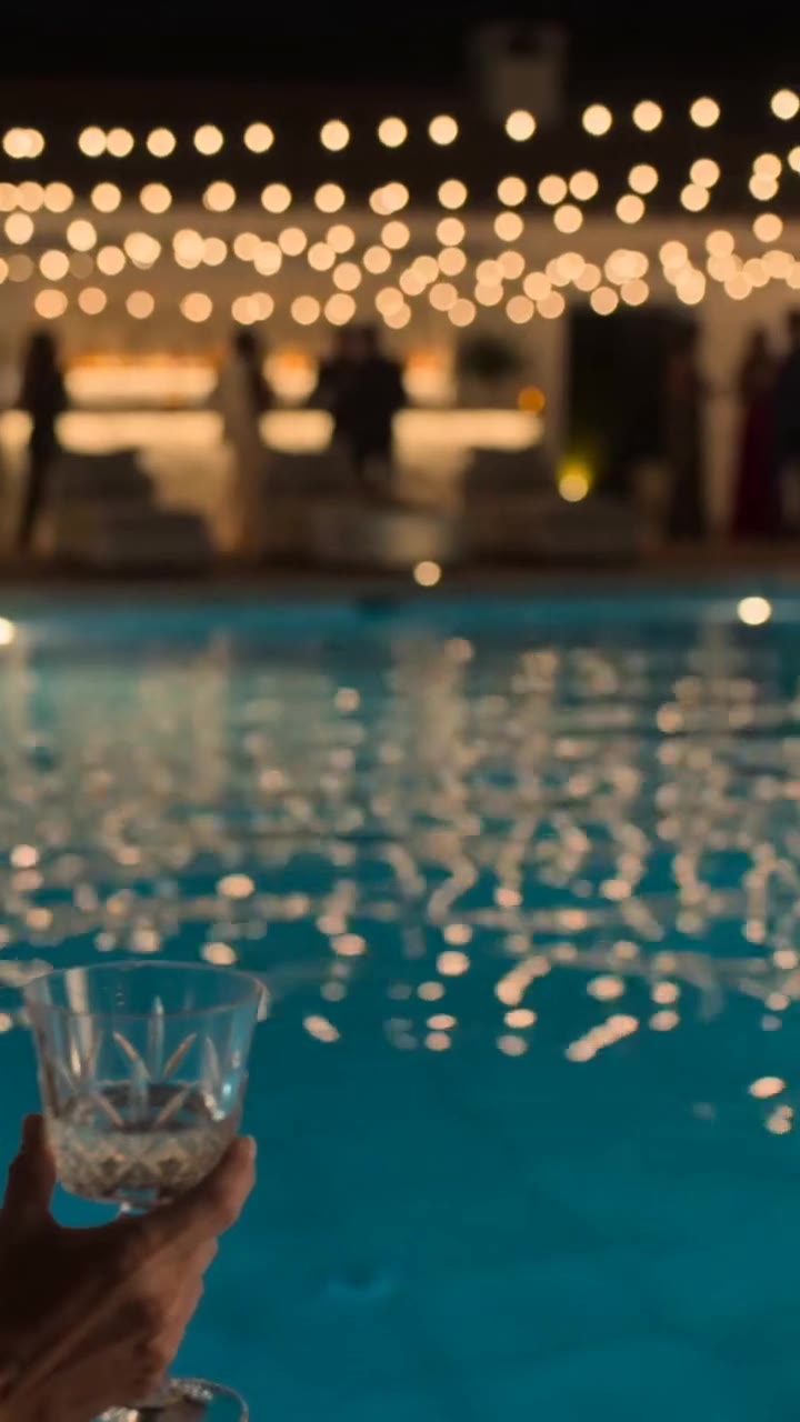 La sirvienta humillada en la piscina que ocultaba un secreto de poder absoluto