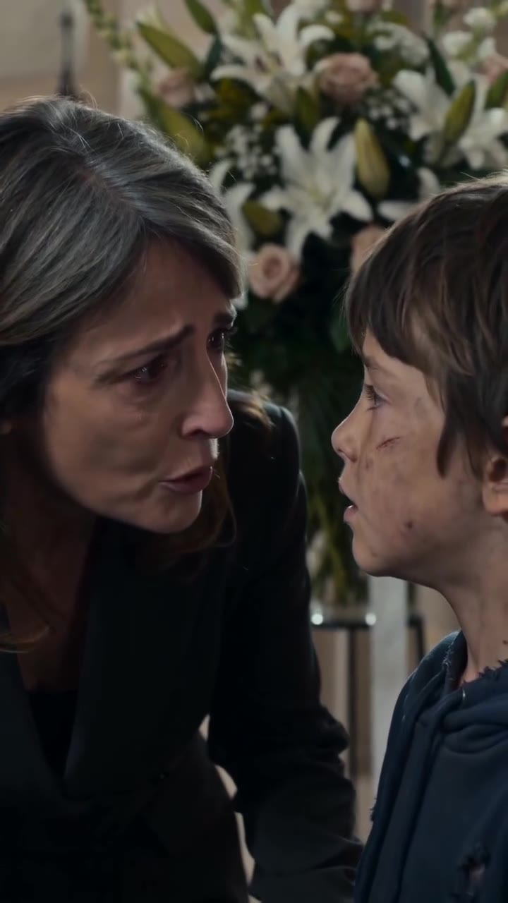 L'enfant inconnu aux funérailles de mon frère a prononcé trois mots bouleversants