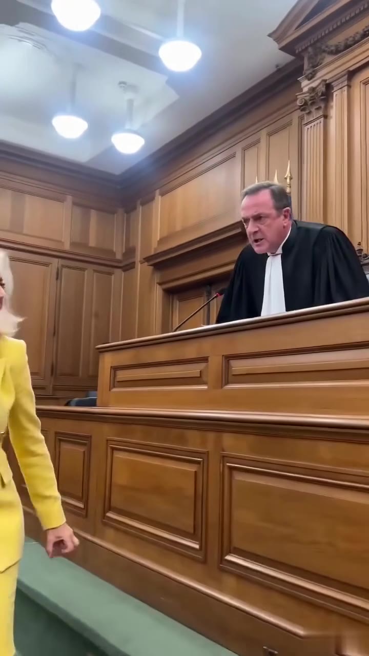 Le terrible secret de ma naissance a éclaté en plein tribunal face aux miens