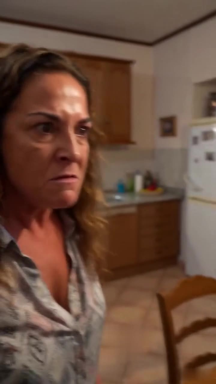 Mi madre destrozó la tarta de mi hija para salvarla de un peligro