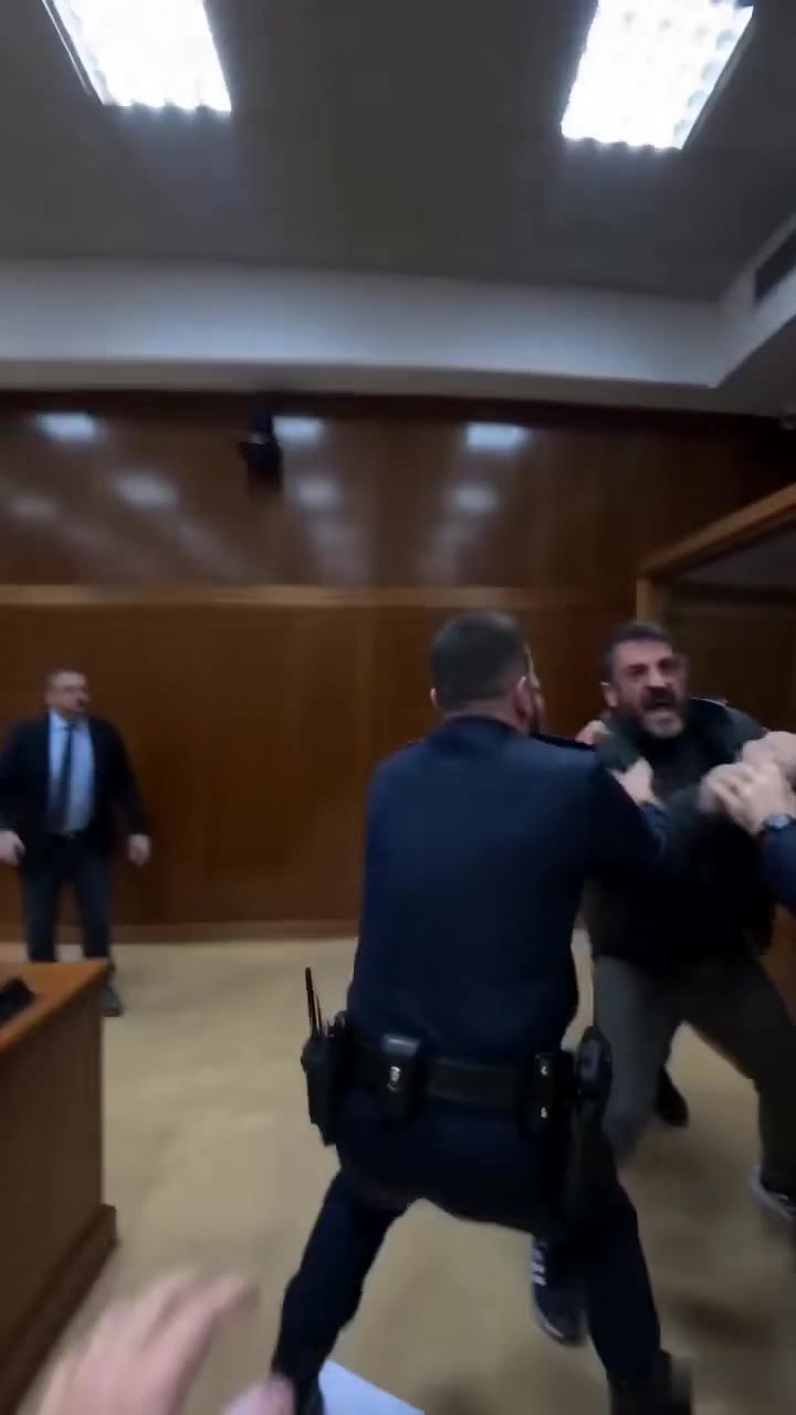 Mi esposo me defendió en el juicio, pero la agresora reveló su peor secreto