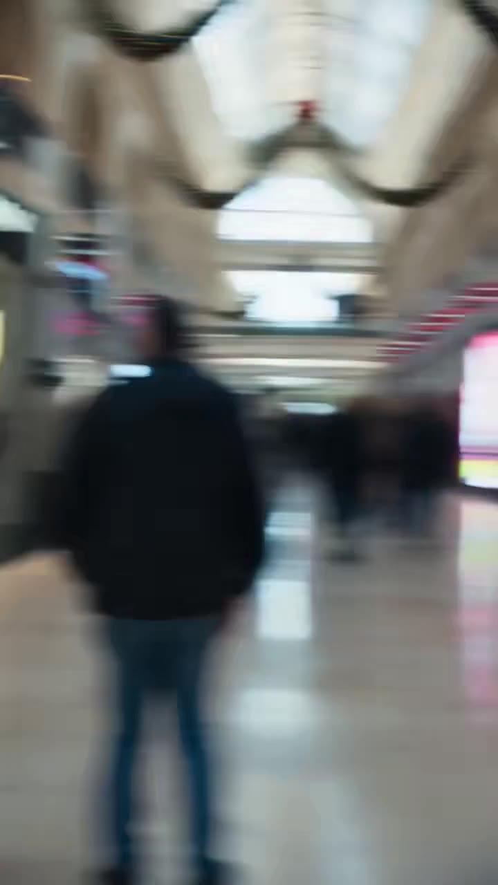 Mi ex me atacó en un centro comercial y su prometida me salvó
