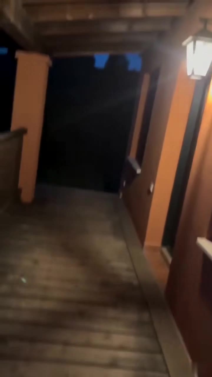 Mi hijo me traicionó para quedarse con mi casa sin saber quién era yo