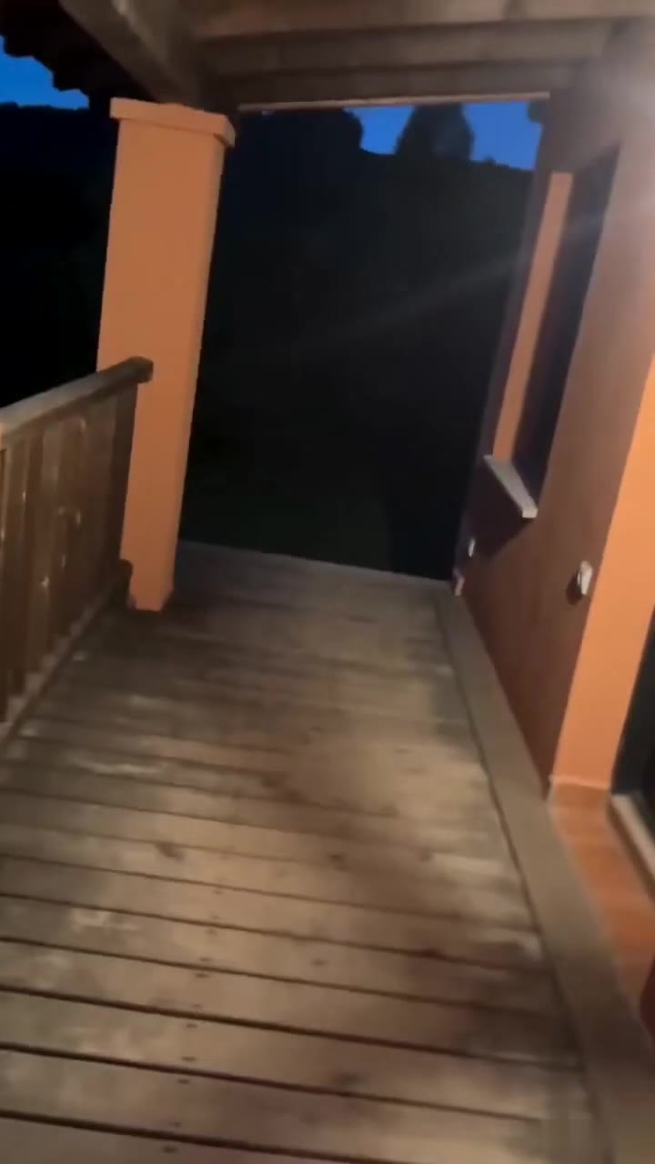 Mi hijo me traicionó para quedarse con mi casa sin saber quién era yo