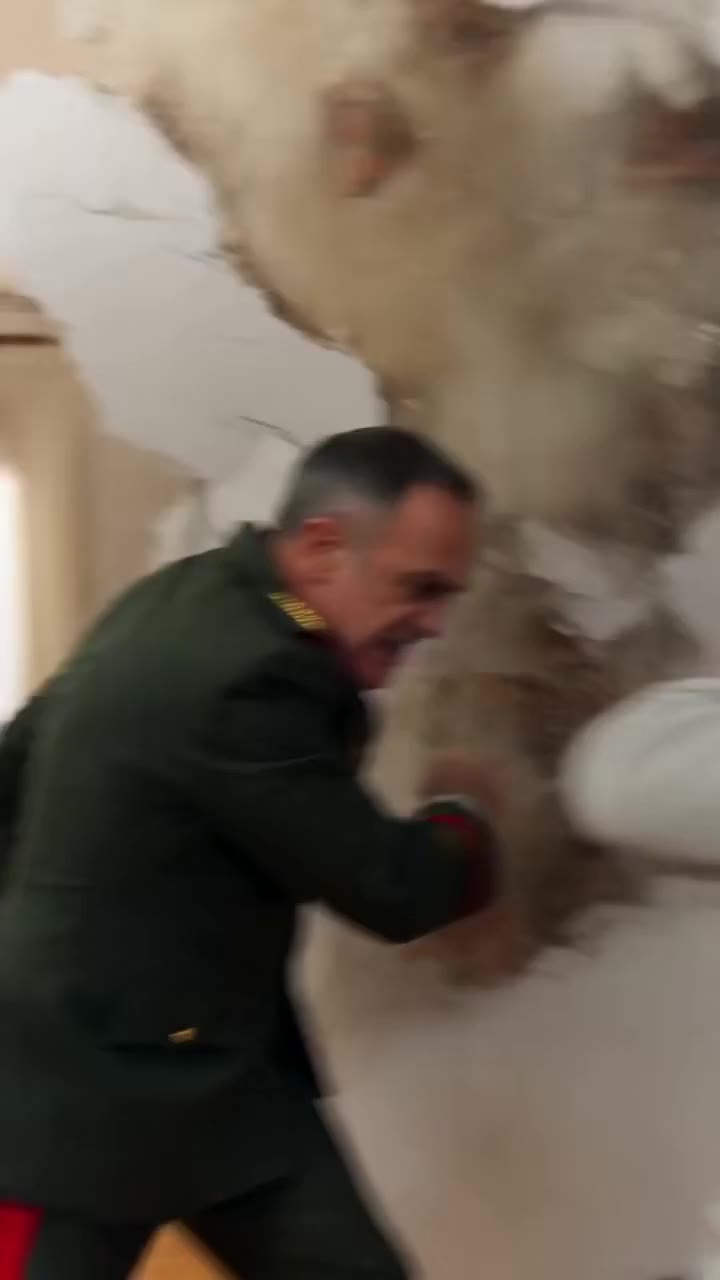 Mi pareja me atacó embarazada, pero mi tía militar descubrió su oscuro secreto