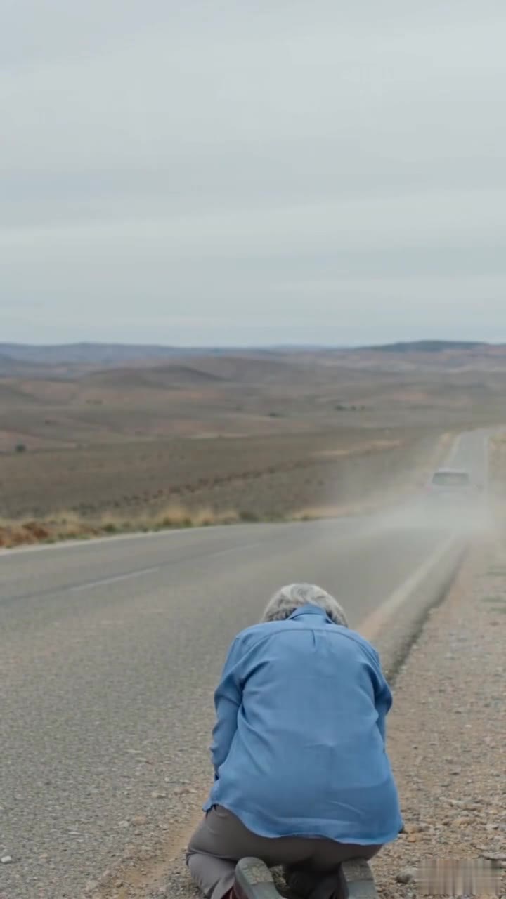 Mi propia hija me abandonó en la carretera por un terrible secreto familiar