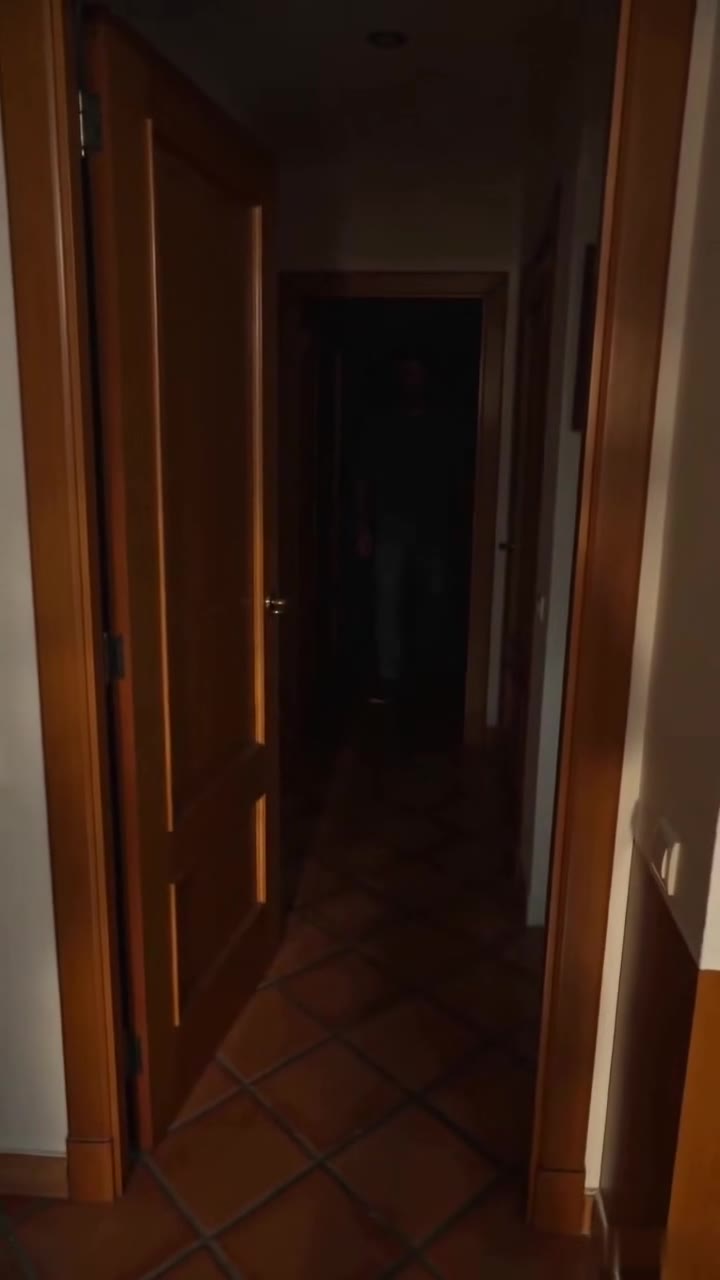 Mi propia nuera me arrojó por las escaleras y mi propio hijo se quedó mirando