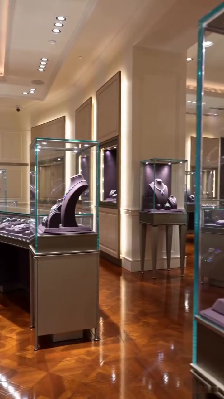 El misterio del collar de diamantes que reveló una dolorosa verdad familiar