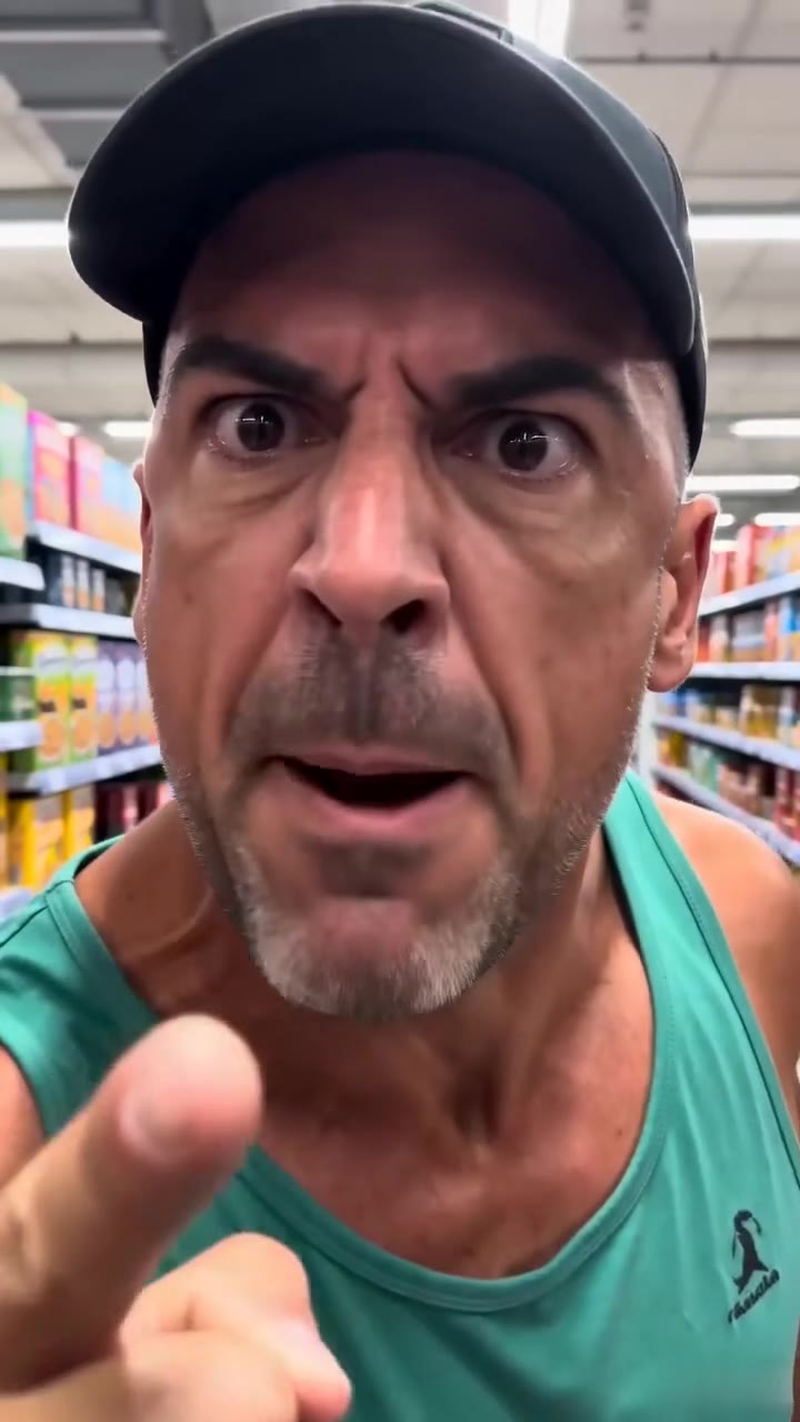 Un motero salva a una niña en el supermercado y descubre un terrible secreto