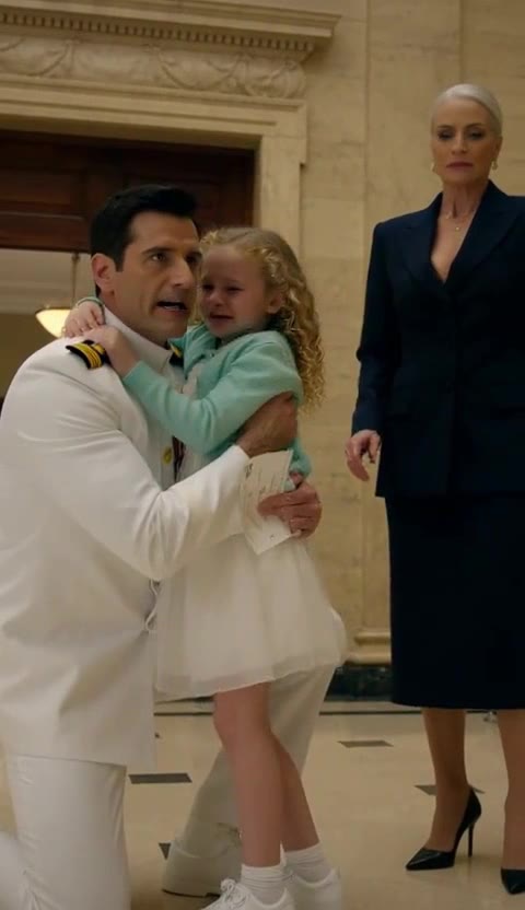 The Navy Commander Father Who Silenced a Cruel School Director in Front of Everyone
