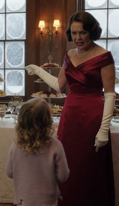 The Orphan's Half Locket Shocked the Billionaire at the Gala