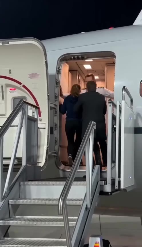 A Pilot Stopped a Husband From Forcing His Bruised Wife Onto a Flight