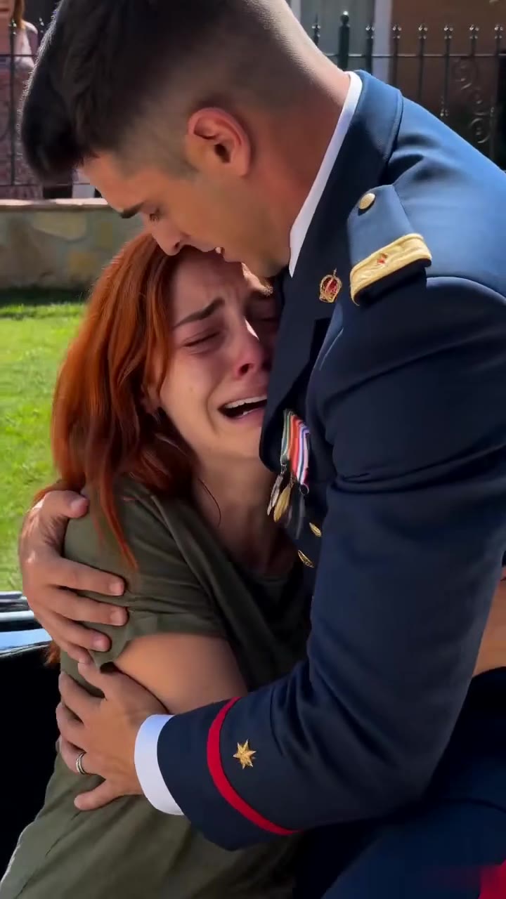 El regreso de mi prometido militar me salvó de una cuidadora despiadada
