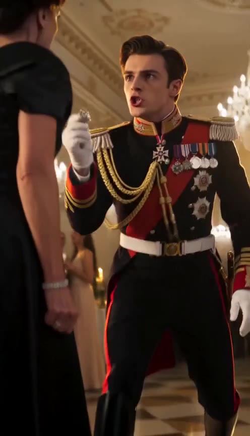 The Royal Crest That Exposed a Mother's Cruel Lies at the Military Gala