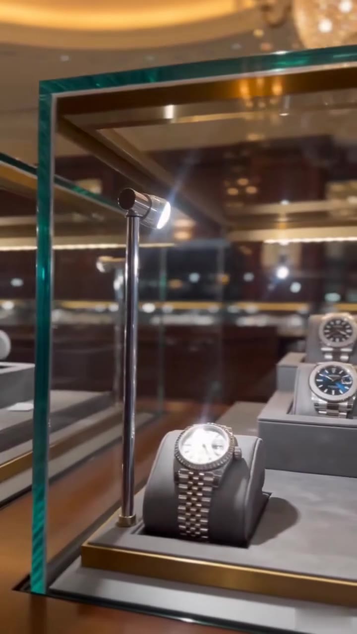 A Rude Manager Tried to Throw a Poor Elderly Woman Out of Our Luxury Boutique
