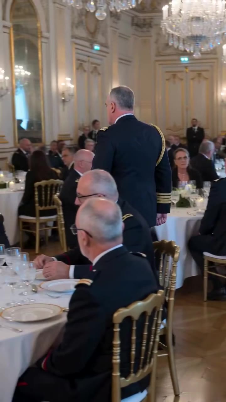 Le sacrifice d'un officier : pourquoi elle m'a chassé de cette réception officielle