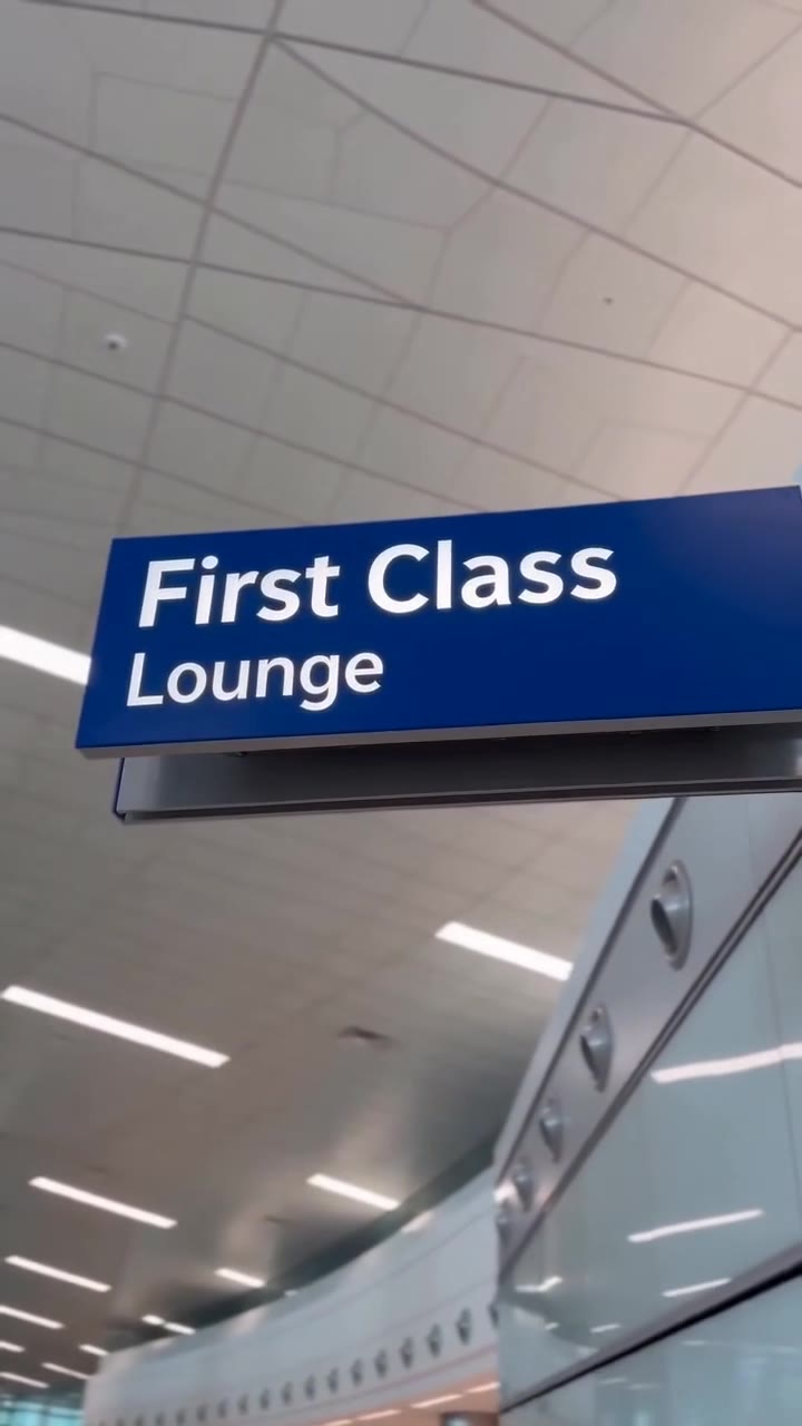 She Blocked a Casually Dressed Man From the Lounge, Regretting It Seconds Later