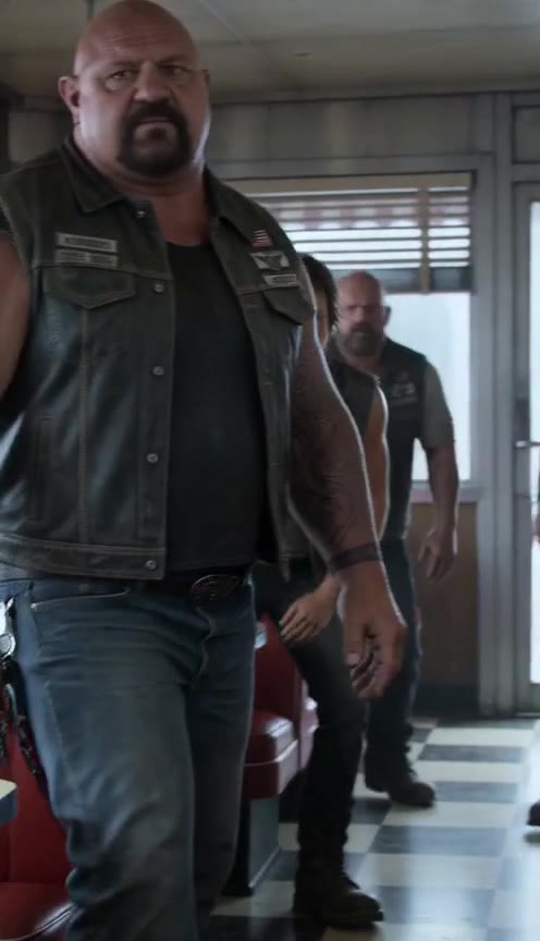 A Shivering Girl Stood Alone in a Diner Until Four Bikers Made a Silent Choice