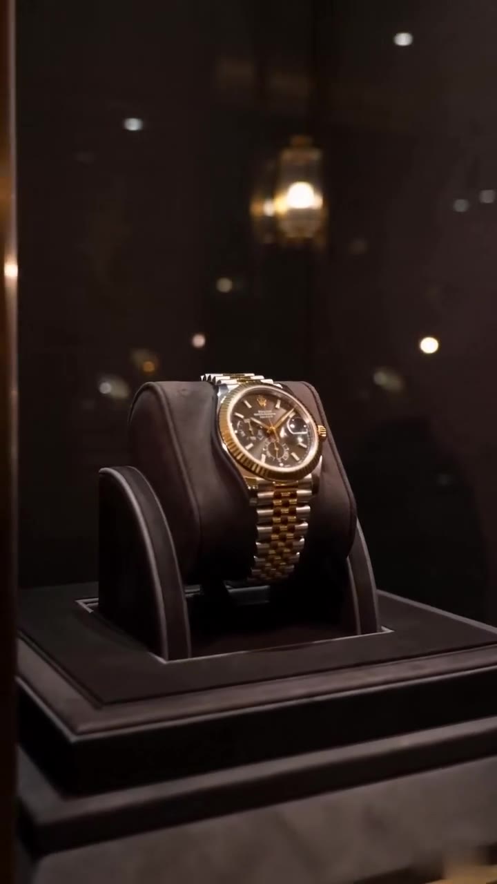A Snobbish Manager Humiliated Me Over a Broken Watch, Unaware of My Husband’s Legacy