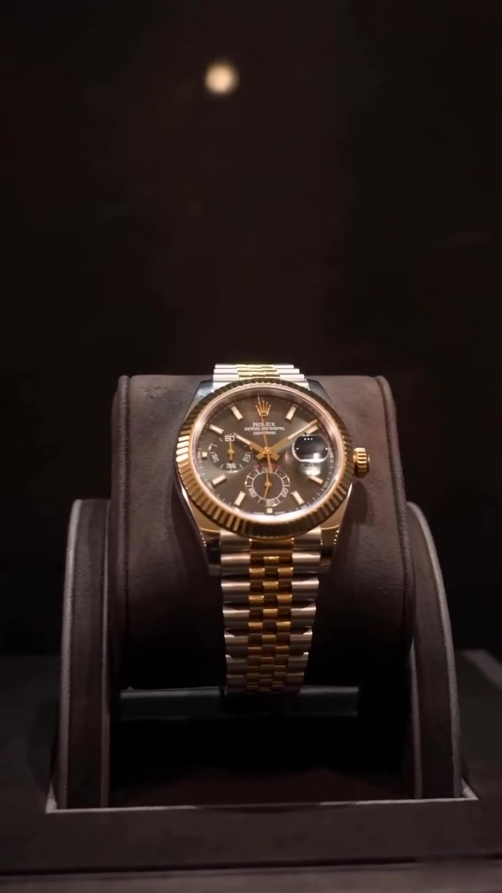 A Snobbish Manager Humiliated Me Over a Broken Watch, Unaware of My Husband’s Legacy