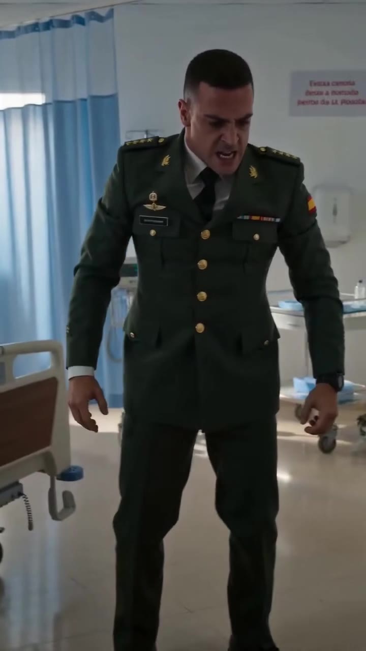 Un soldado regresa de misión y salva a su abuela de una nuera despiadada