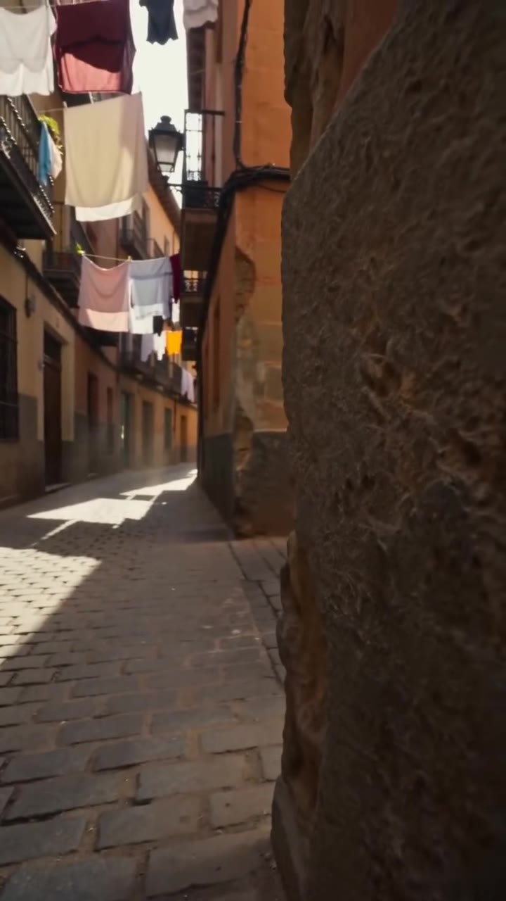 Un soldado regresa a casa y descubre la peor traición contra su abuela enferma