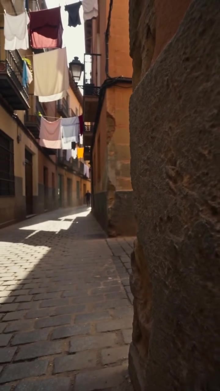 Un soldado regresa a casa y descubre la peor traición contra su abuela enferma