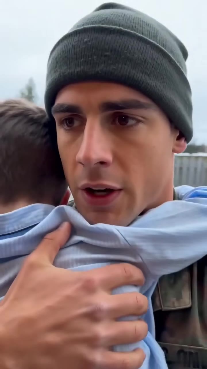 El soldado que salvó a mi hijo del frío escondía un secreto familiar devastador