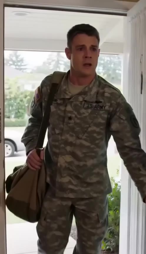 The Heartbreaking Moment a Soldier Returned Home and Found His Wife With Another Man