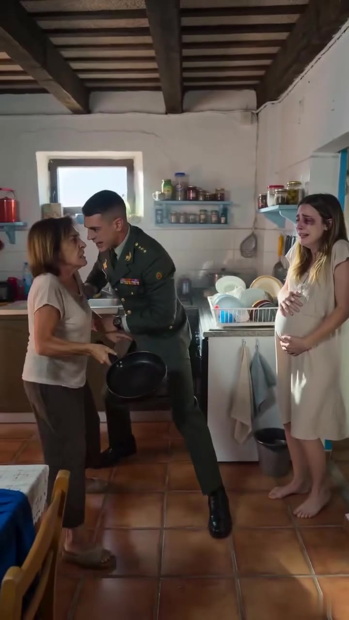 Mi suegra me atacó estando embarazada, pero mi esposo militar regresó a tiempo
