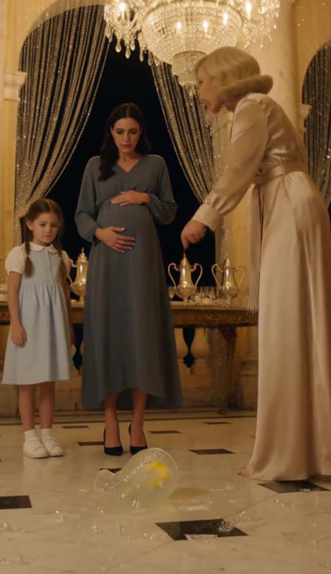 The Heiress Mocked the Pregnant Waitress—Until the Ceo Kneeled Before Her