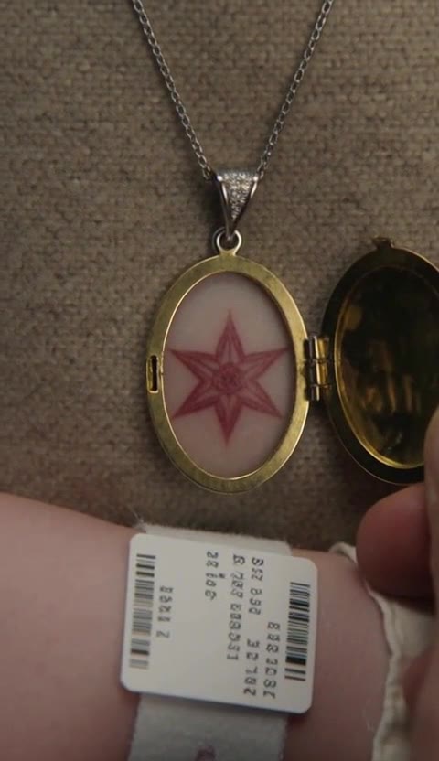 The Little Barefoot Girl Knew the Heirloom's Secret — But No One Believed Her Until It Was Too Late