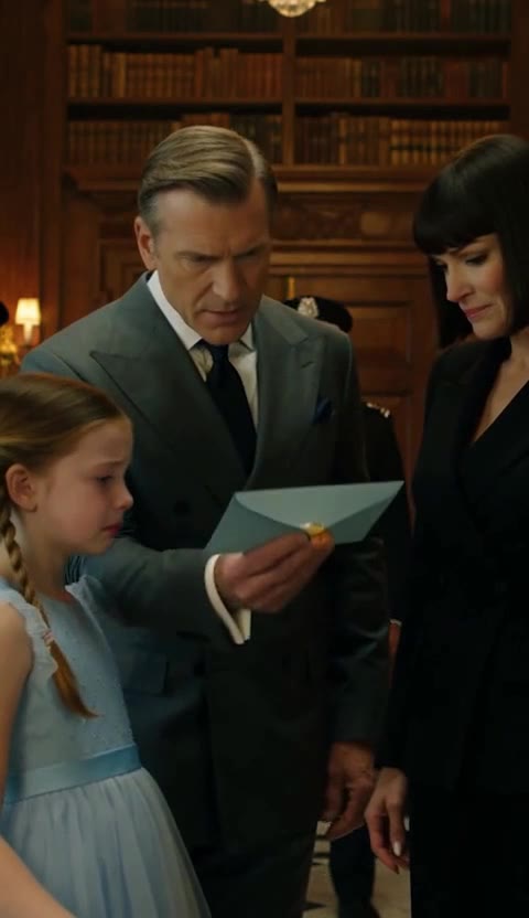 The Moment He Opened the Envelope, His New Wife’s Smile Died — The Truth Inside Changed Everything