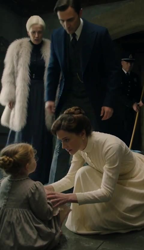 The Tiny Embroidered Blanket That Revealed a Billionaire’s Hidden Daughter