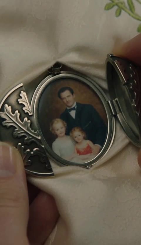 The Tiny Embroidered Blanket That Revealed a Billionaire’s Hidden Daughter