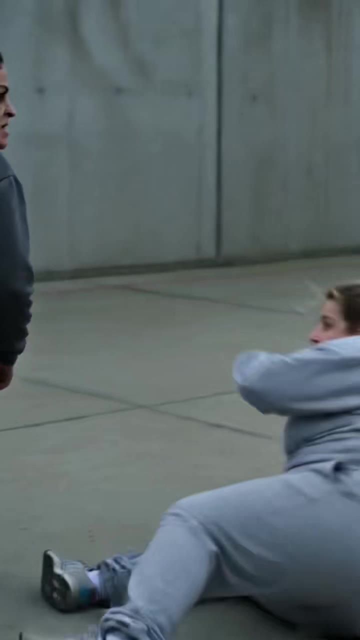 Trahie en prison, j'ai découvert le secret bouleversant de cette vieille détenue