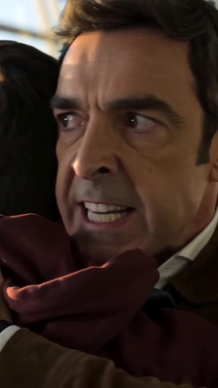 Un desconocido me pidió que fingiera conocerlo, pero el peligro era para mí