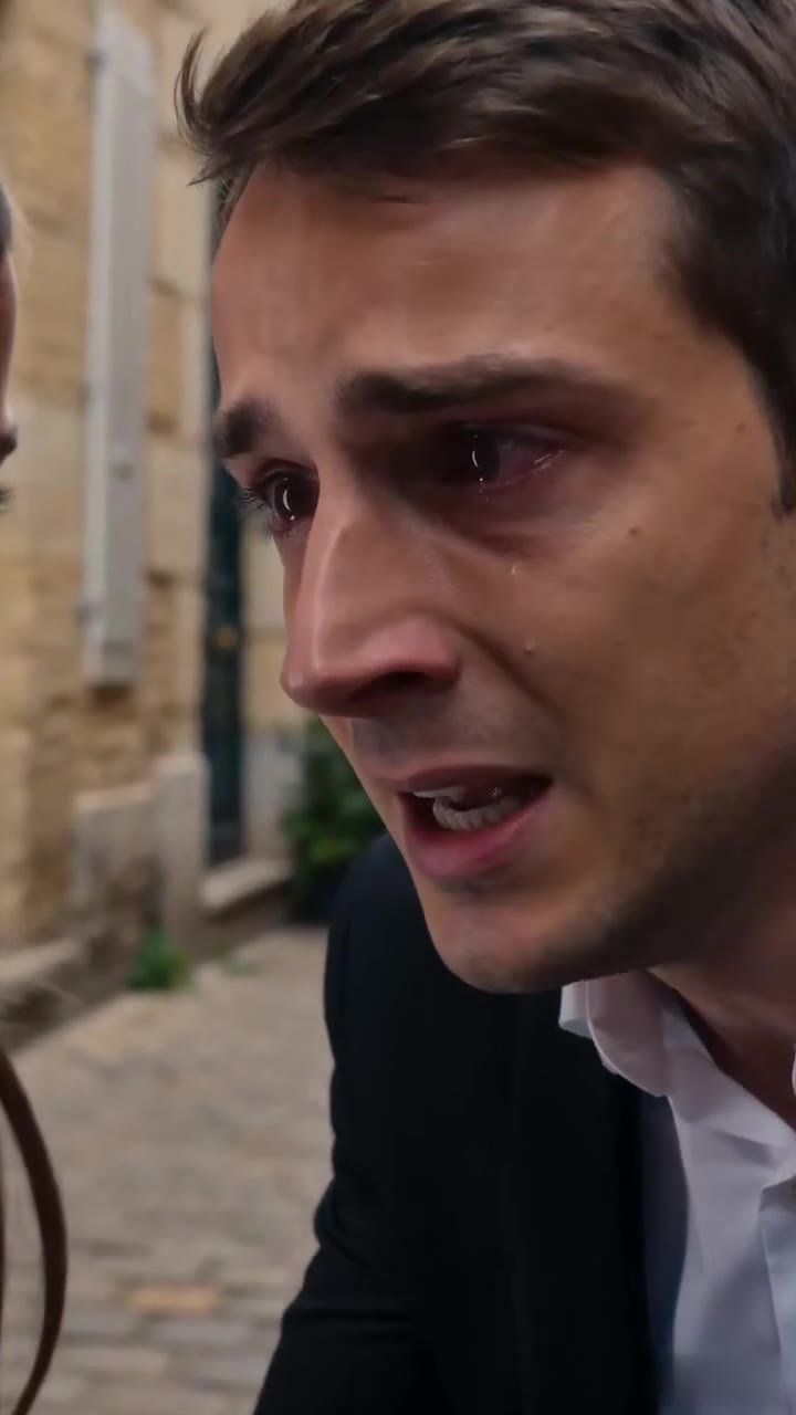 Une fillette ramasse une photo perdue et bouleverse la vie d'un homme