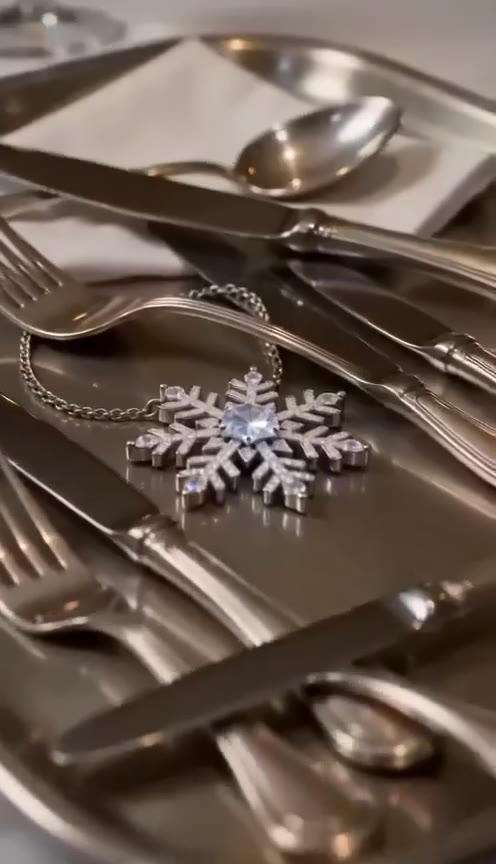 The Waitress Dropped Her Tray, Revealing a Secret That Changed Two Lives Forever