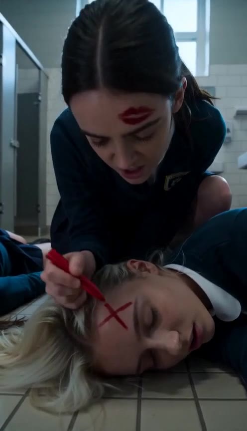 When bullies cornered the quiet girl, her hidden reflexes exposed a dark family secret
