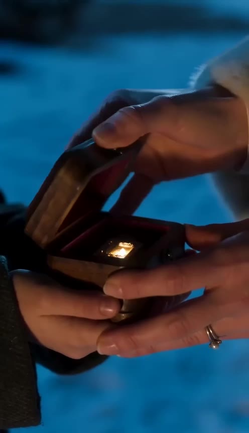 The Wooden Box My Late Sister Left Behind Revealed a Heartbreaking Family Secret